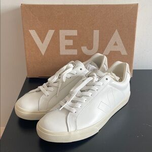 Veja women’s Cream Sneakers